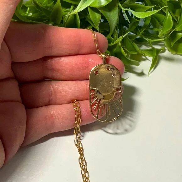 Lovely Fashion Pendant with Delicate Gold Tone Chain - Picture 4 of 6